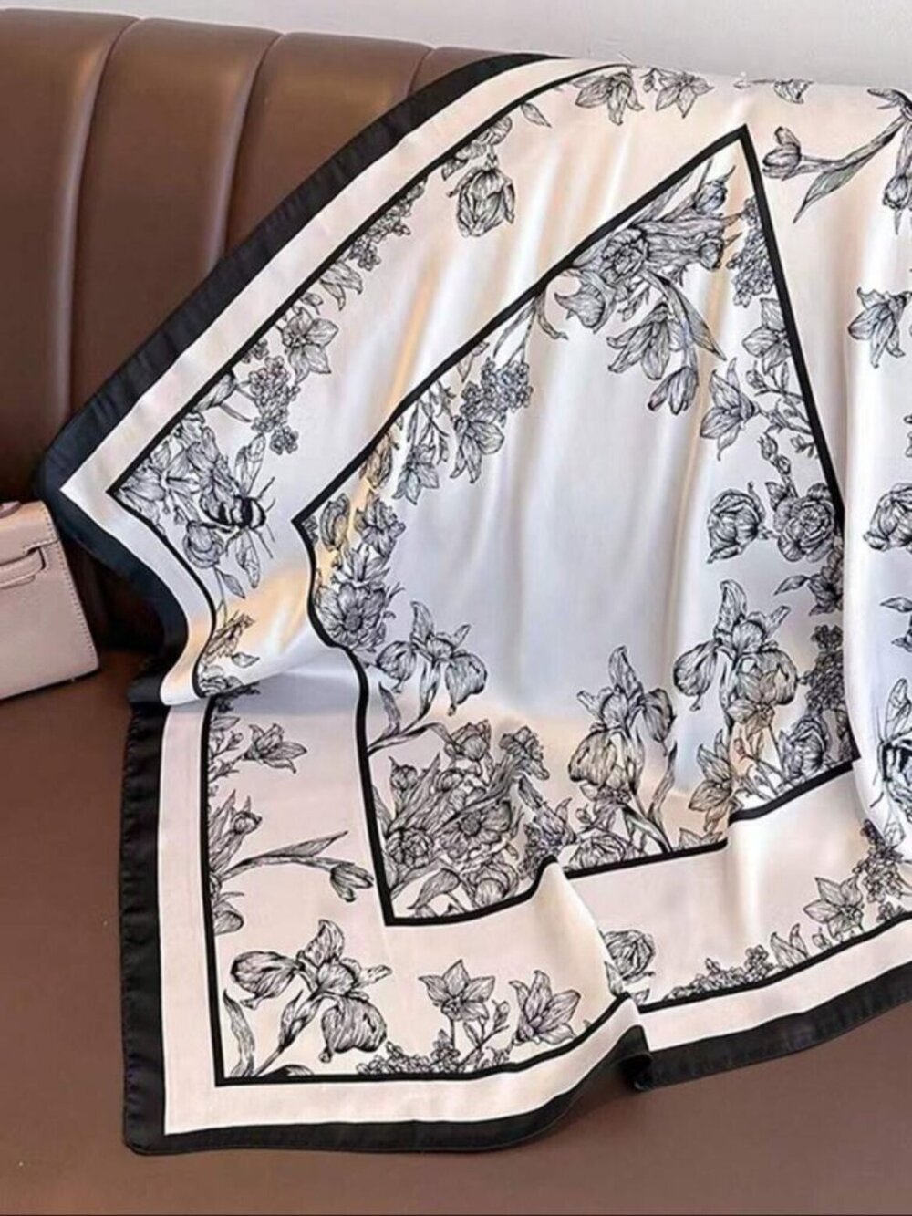 ✨✨Elegant Bandana Square Scarf Silky Satin Soft BLACK WHITE Neck Scarfs Headwrap - Picture 6 of 7